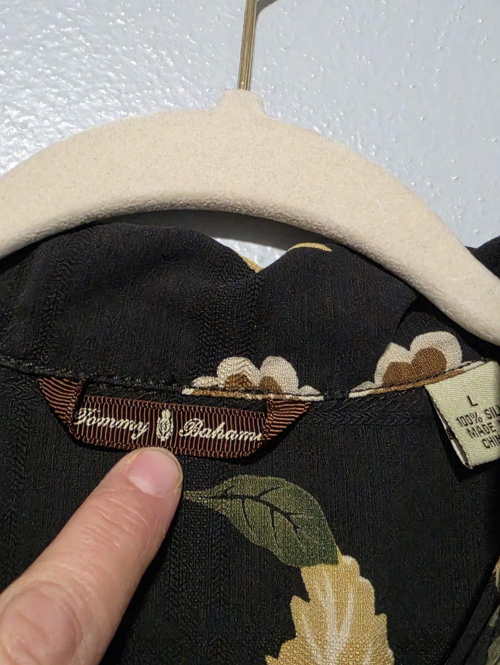 TOMMY BAHAMA Camp Shirt Mens Large Black Tan 100% Silk Hawaiian Resort Island - Picture 5 of 7